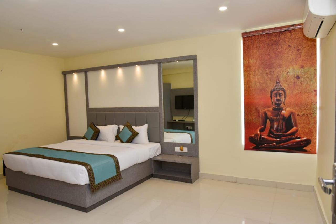 Hotel Tridev Grand, Varanasi